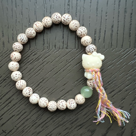 Bodhi with HK bracelet - Picture 2 of 2